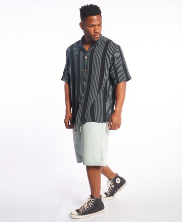 Camisa 
Y Tu Quique? Hawaii Trama