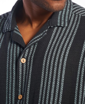 Camisa 
Y Tu Quique? Hawaii Trama