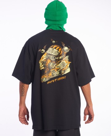 Remera 
Creature Over Crush