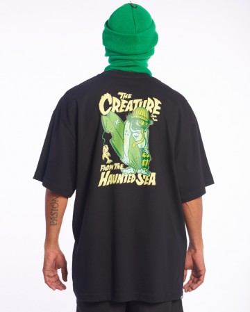 Remera
Creature Over Haunted Sea