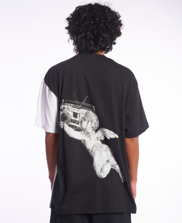 Remera 
MCD Over Querubin