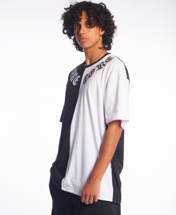 Remera 
MCD Over Querubin